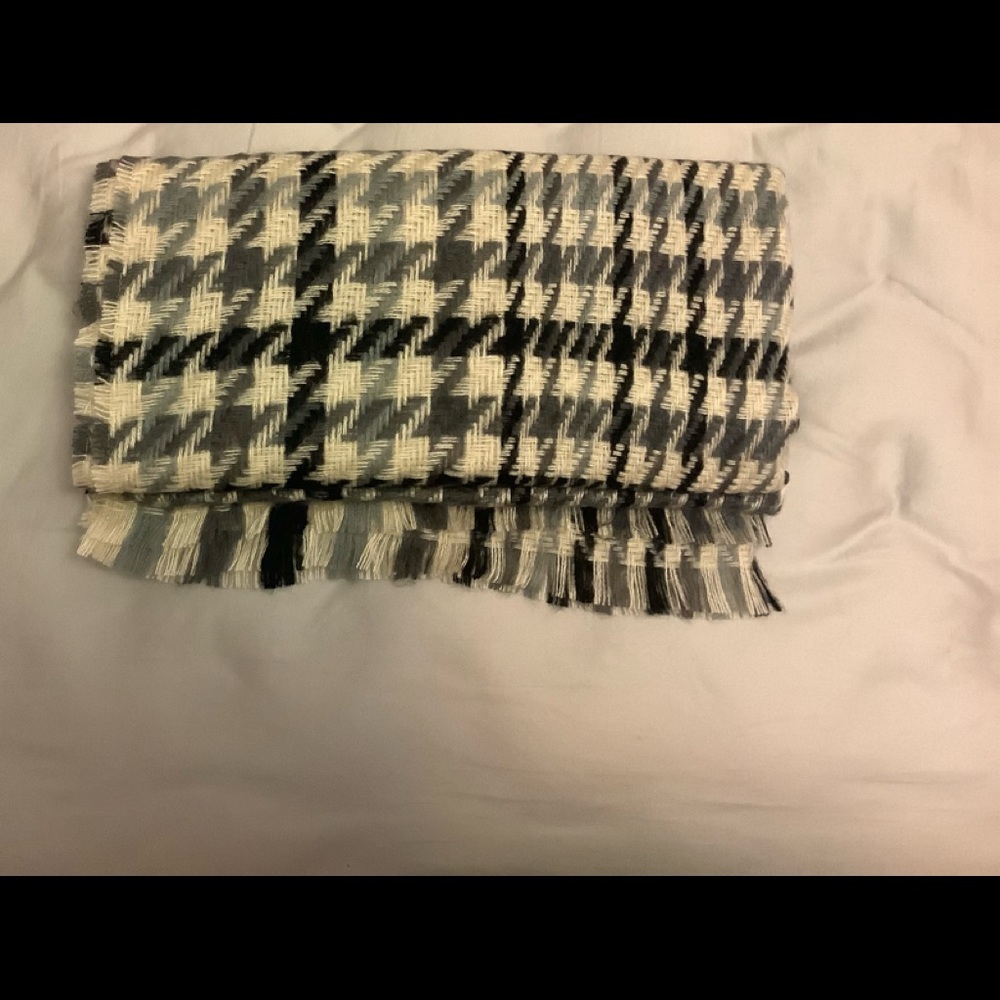 H&M Houndstooth Scarf